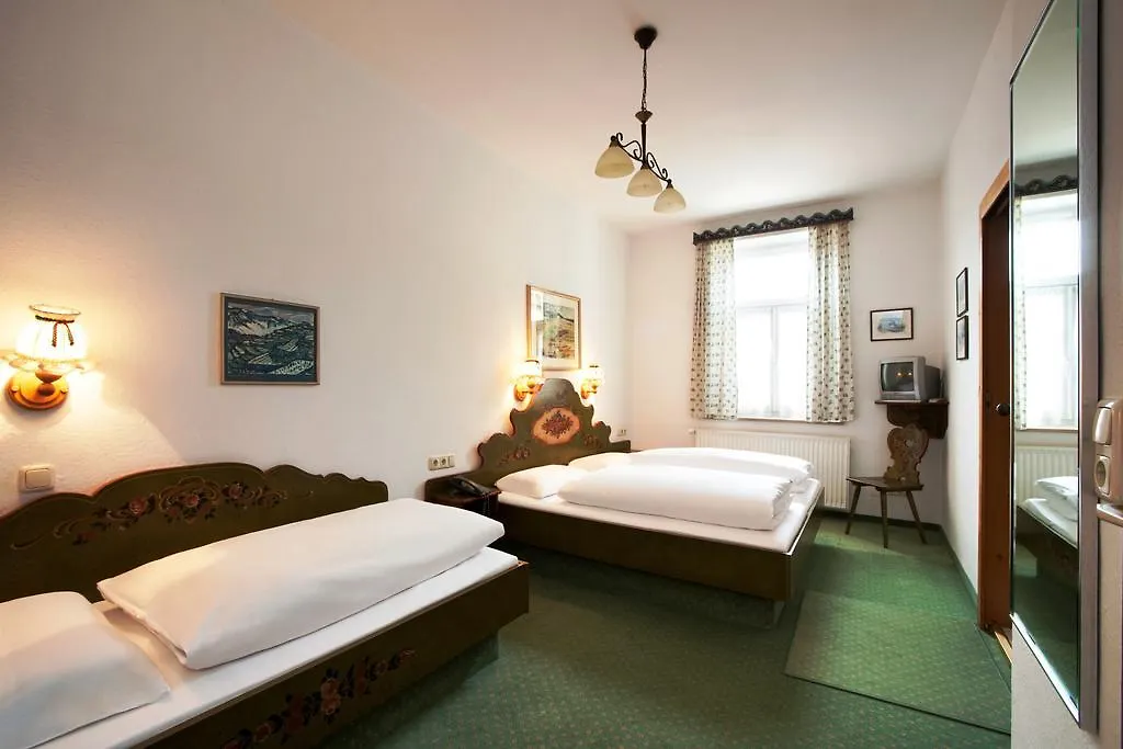 Hotel Hahn Munich 3*,